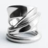 Bague sculpturale à double tour