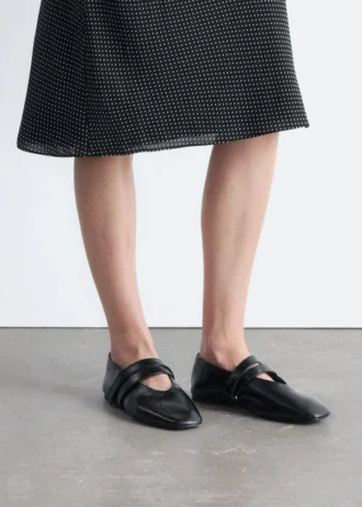 Ballerines en cuir à lanières croisées