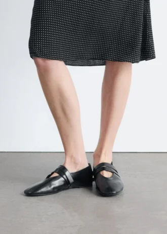 Ballerines en cuir à lanières croisées