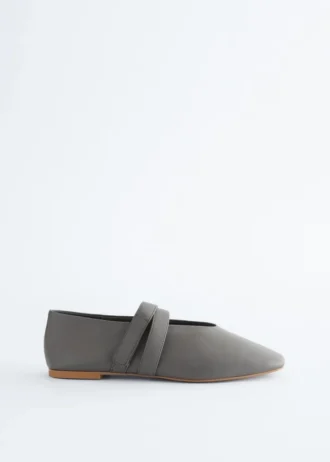 Ballerines en cuir à lanières croisées