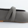 Ballerines en cuir à lanières croisées