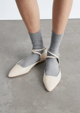 Ballerines à lanières croisées en cuir