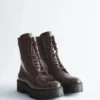 Bottes en cuir à lacets