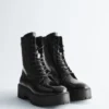 Bottes en cuir à lacets