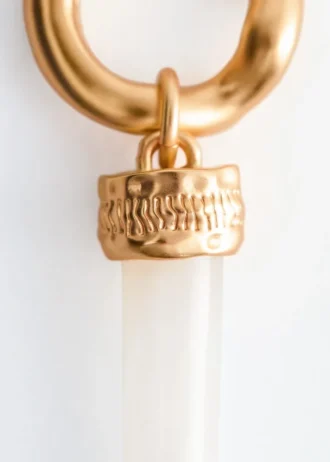 Boucles d&rsquo;oreilles créoles avec breloque en pierre