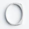 Bracelet rigide angulaire