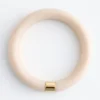 Bracelet rigide en résine et métal contrasté
