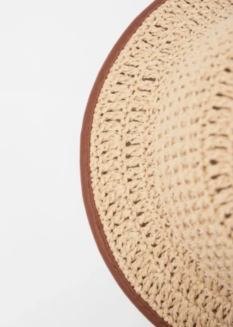 Chapeau bob en paille avec bordure contrastée