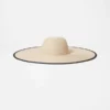 Chapeau de paille à large bord