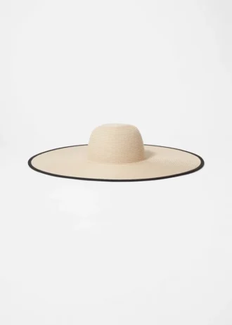 Chapeau de paille à large bord