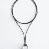 Collier en cuir avec pendentif en forme de bague
