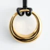 Collier en cuir avec pendentif en forme de bague