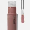 Gloss à lèvres légèrement brun