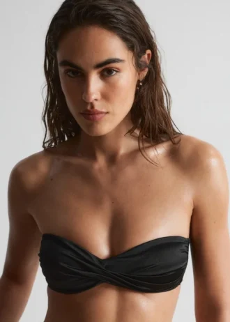 Haut de bikini froncé