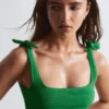 Haut de bikini à nœud