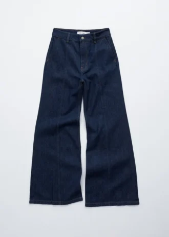 Jeans bootcut à couture enveloppante