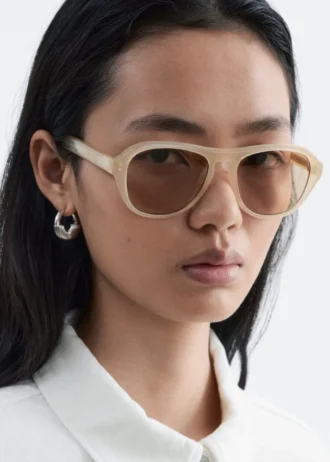 Lunettes de soleil carrées aux bords arrondis