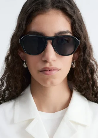 Lunettes de soleil carrées aux bords arrondis
