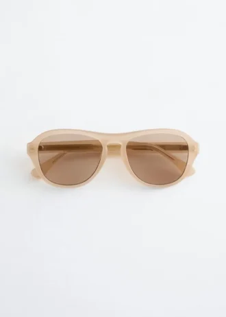 Lunettes de soleil carrées aux bords arrondis