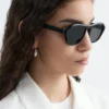 Lunettes de soleil carrées aux bords arrondis