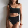 Maillot de bain asymétrique à découpe