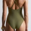 Maillot de bain à coupe triangulaire