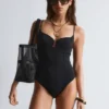 Maillot de bain à coupe triangulaire
