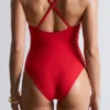 Maillot de bain à coupe triangulaire