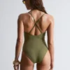 Maillot de bain à coupe triangulaire