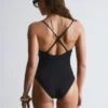 Maillot de bain à coupe triangulaire