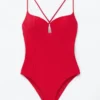 Maillot de bain à coupe triangulaire