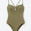 Maillot de bain à coupe triangulaire