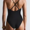 Maillot de bain à coupe triangulaire