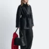 Manteau en cuir avec ceinture à nouer