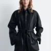 Manteau en cuir avec ceinture à nouer