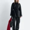 Manteau en cuir avec ceinture à nouer