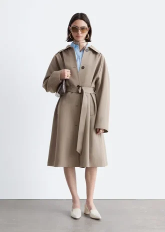 Manteau en laine avec ceinture
