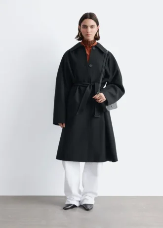 Manteau en laine avec ceinture à nouer