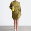 Mini-robe en satin à nouer