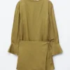 Mini-robe en satin à nouer