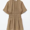 Mini-robe à manches courtes froncée