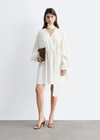 Mini-robe portefeuille avec détail foulard