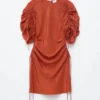 Mini-robe sculpturale à fronces