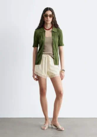 Mini-short en jacquard avec empiècement en dentelle