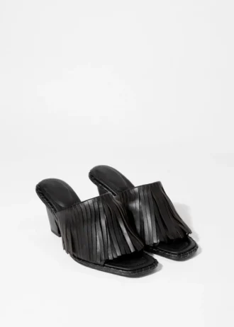 Mules en cuir à franges