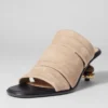 Mules en cuir ornées de perles
