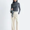 Pantalon droit à plis marqués