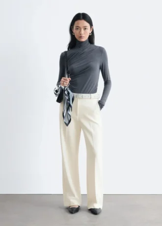 Pantalon droit à plis marqués