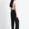 Pantalon droit à plis marqués