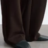 Pantalon droit à plis marqués